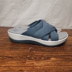 Slip on cloud steppers by Clark's